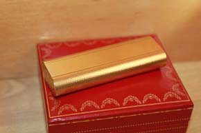 Cartier Feuerzeug in vergoldet mit Feinkorn Guilloche Muster 80er Jahre