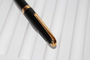 Cartier Louis Stylo Bille Kugelschreiber Ball Pen in Edelharz Schwarz und Gold