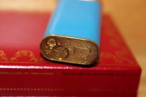 Cartier Santos Feuerzeug in Chinalack Himmelblau und Gold in OVP & Papieren