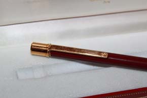 Cartier Stylo Bille II Kugelschreiber in Chinalack Bordeaux und Gold