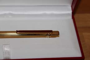 Cartier Trinity Kugelschreiber in vergoldet Faden Guilloche & Chinalack Rot