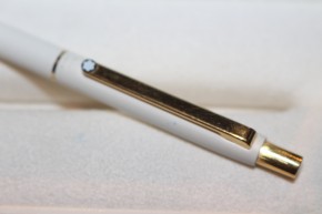 Montblanc Slim Line Kugelschreiber in Weiß & golden