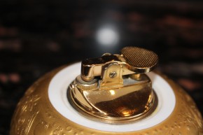 Rosenthal Zauberflöte Sarastro Tisch Feuerzeug in Gold 6 x 10cm Björn Wiinblad