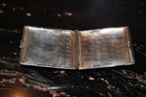 Antikes Zigarettenetui Deutschland 835er Silber Feinkorn Guilloche ca. 8 x 7,5cm